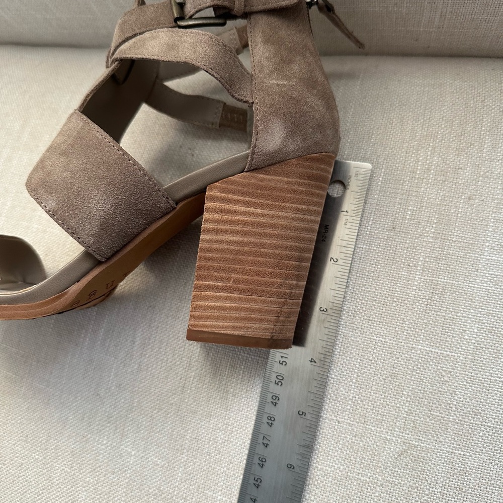 Hinge Taupe Suede Heeled Sandals - Size 7.5 - Picture 8 of 11